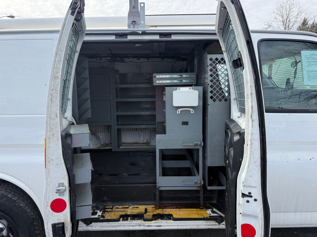 2011 GMC Savana Image 28