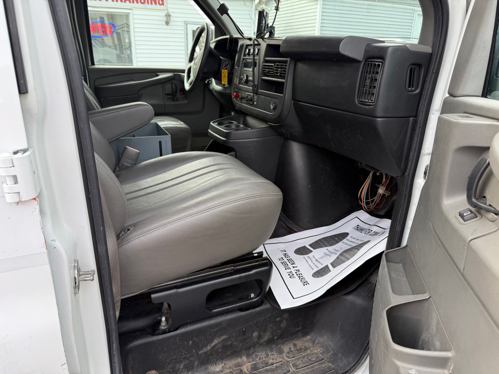 2011 GMC Savana Image 31