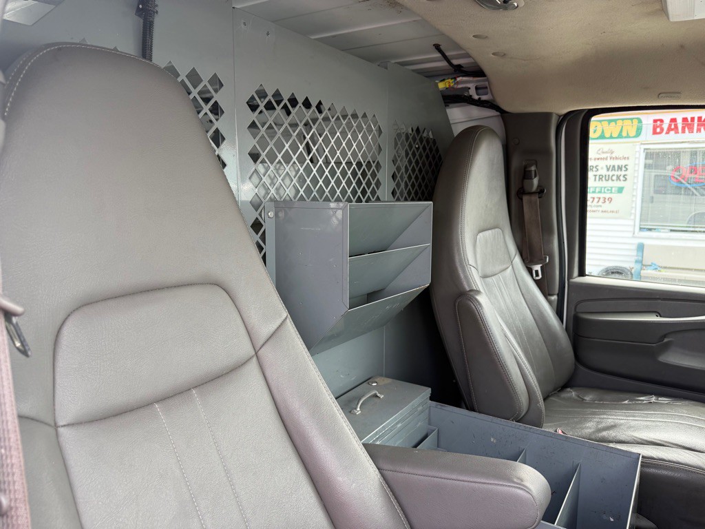 2011 GMC Savana Image 33