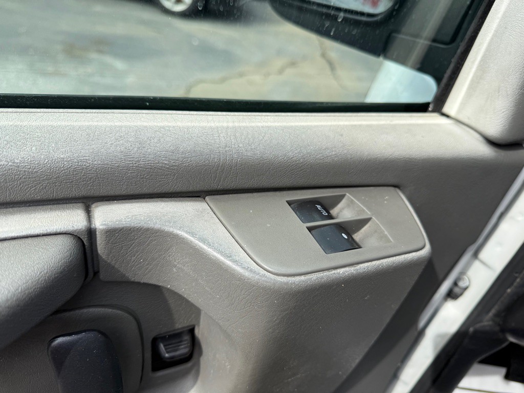 2011 GMC Savana Image 36