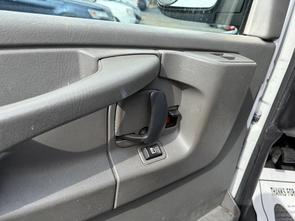 2011 GMC Savana Image 37