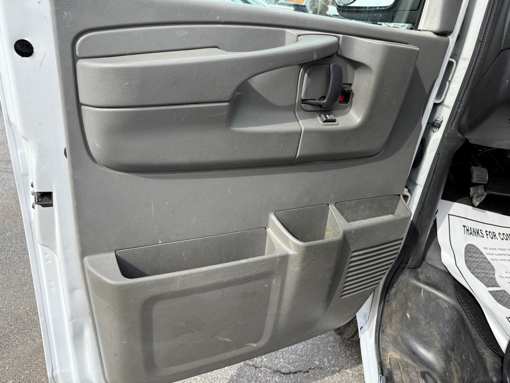 2011 GMC Savana Image 38