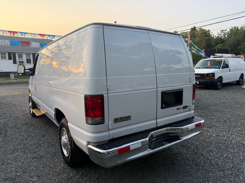 2014 Ford Econoline Image 2