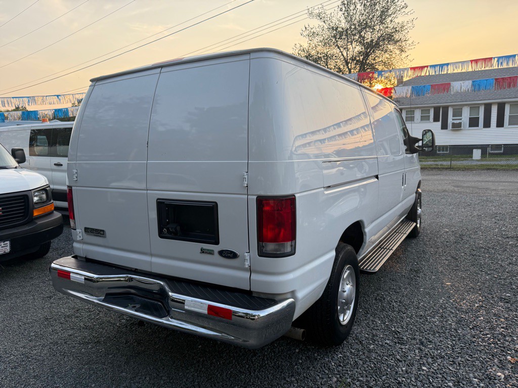 2014 Ford Econoline Image 3