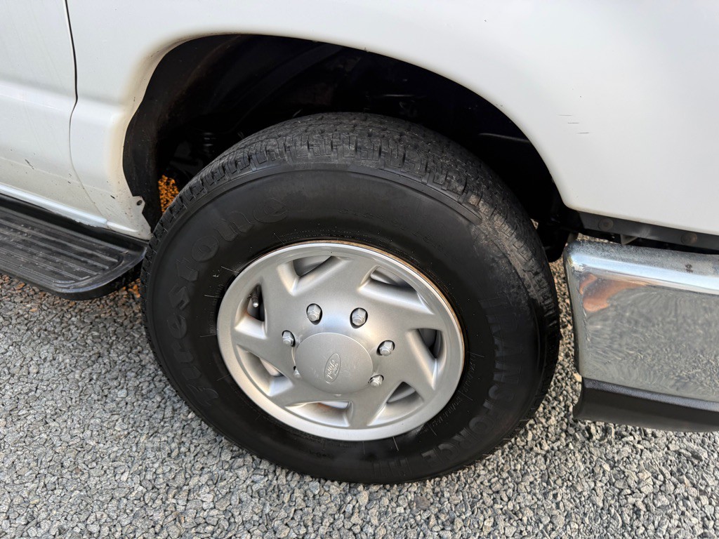 2014 Ford Econoline Image 30