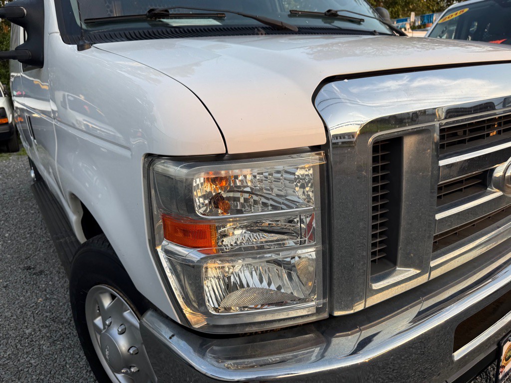 2014 Ford Econoline Image 32