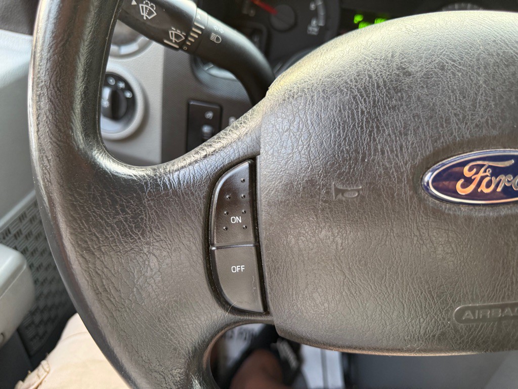2014 Ford Econoline Image 35