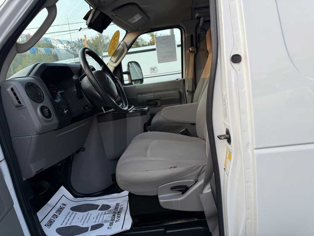 2014 Ford Econoline Image 11