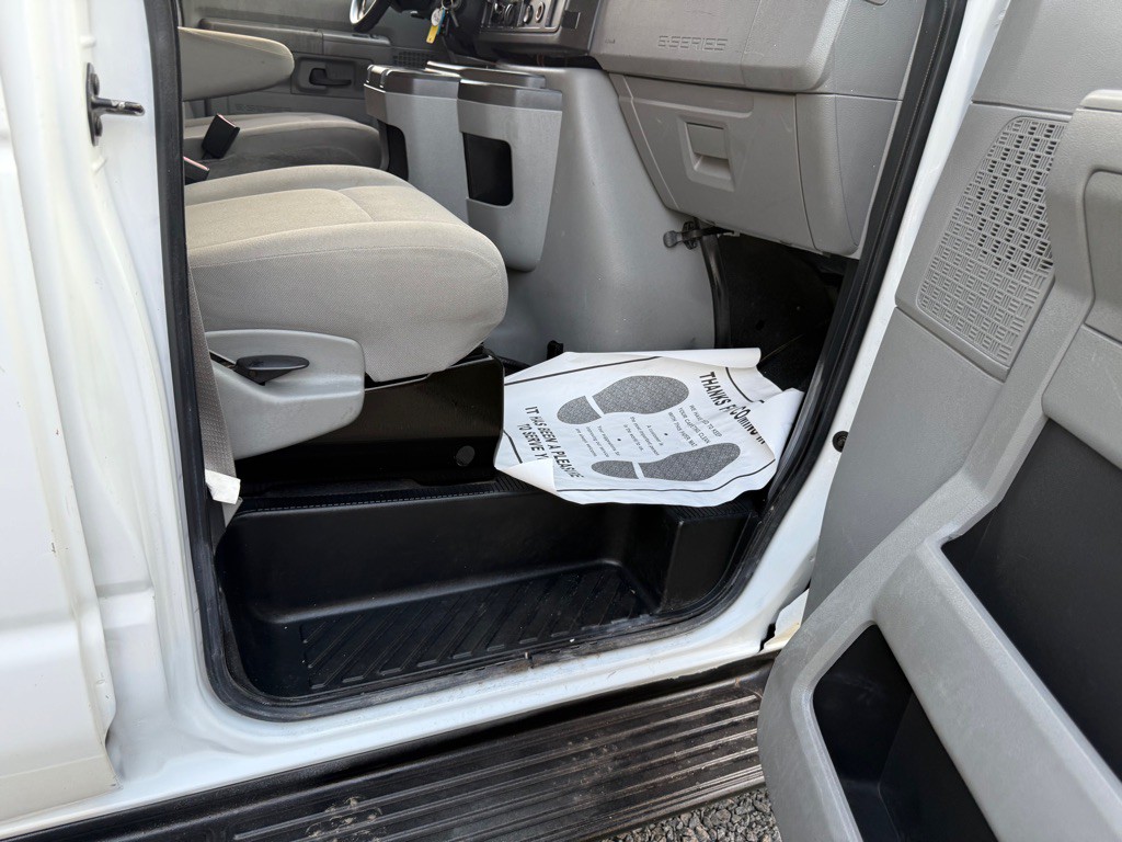 2014 Ford Econoline Image 16