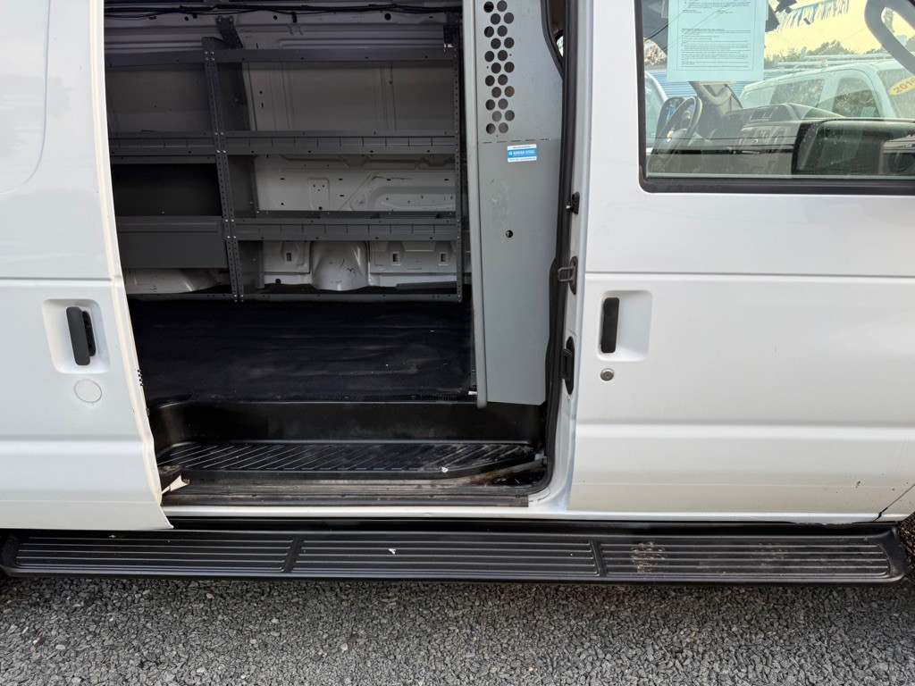 2014 Ford Econoline Image 25