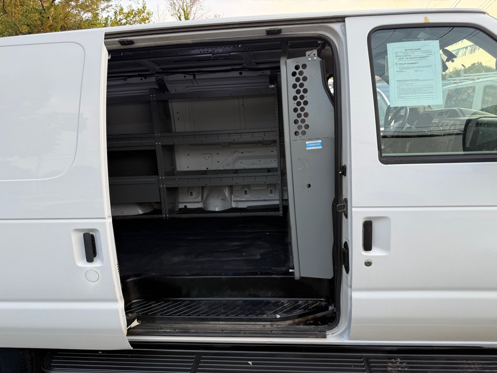 2014 Ford Econoline Image 26