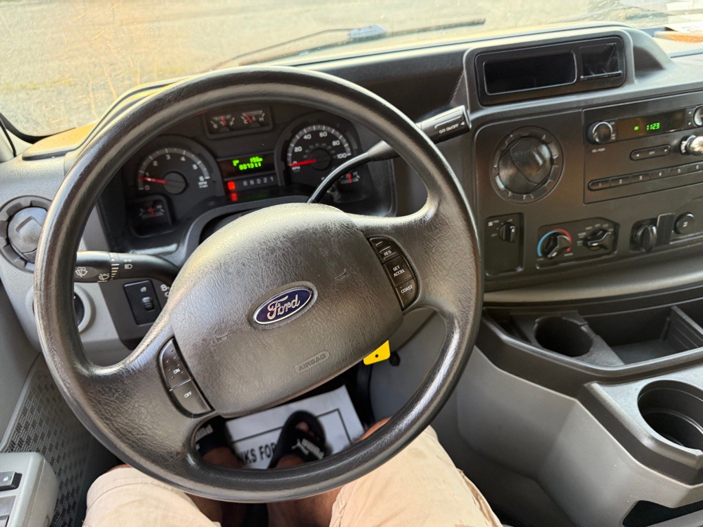 2014 Ford Econoline Image 37
