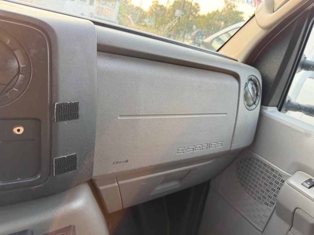 2014 Ford Econoline Image 38