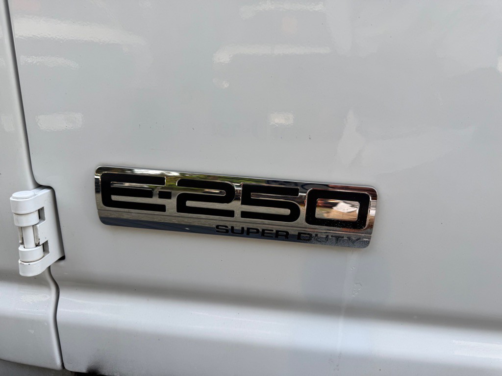 2014 Ford Econoline Image 46