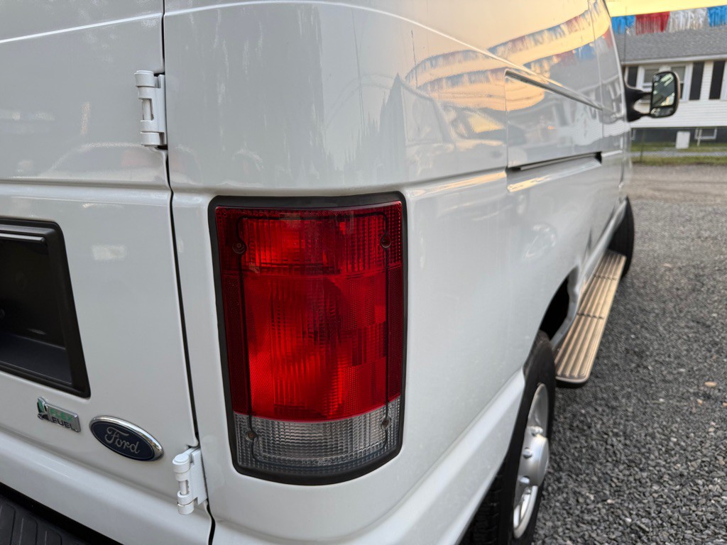 2014 Ford Econoline Image 48
