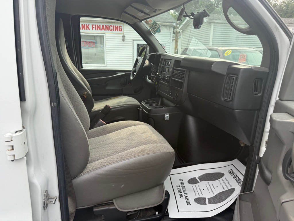 2013 Chevrolet Express Image 10