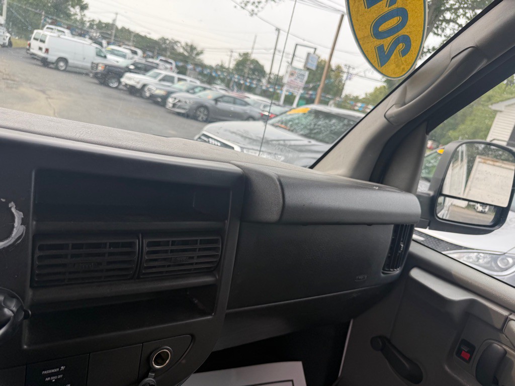 2013 Chevrolet Express Image 15