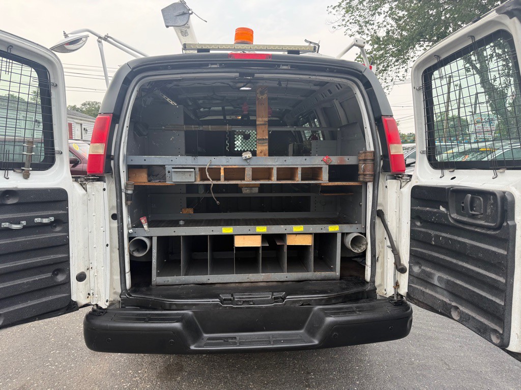 2013 Chevrolet Express Image 19