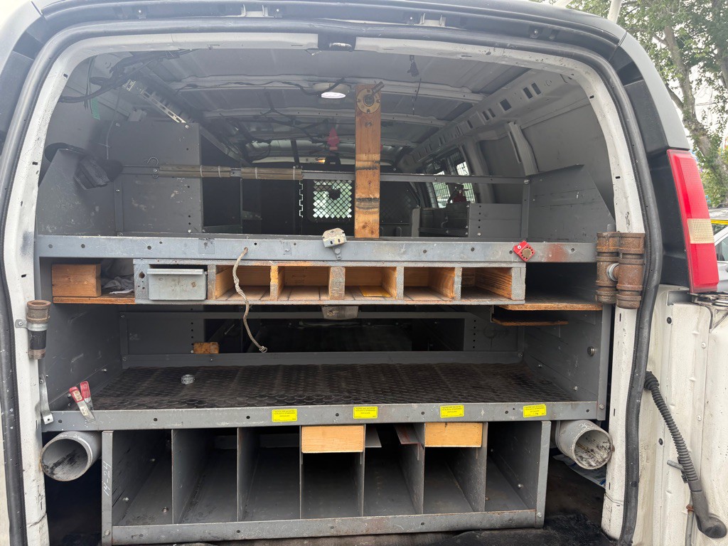 2013 Chevrolet Express Image 20