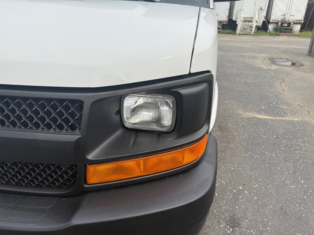 2013 Chevrolet Express Image 33