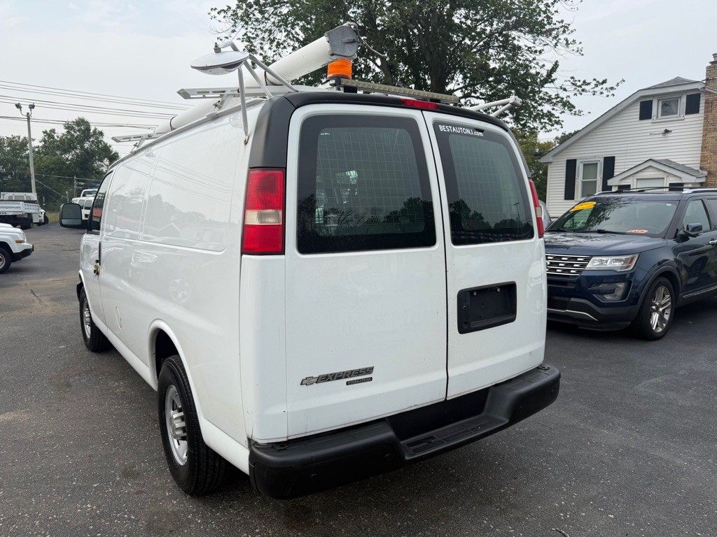 2013 Chevrolet Express Image 2