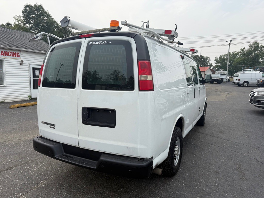 2013 Chevrolet Express Image 3