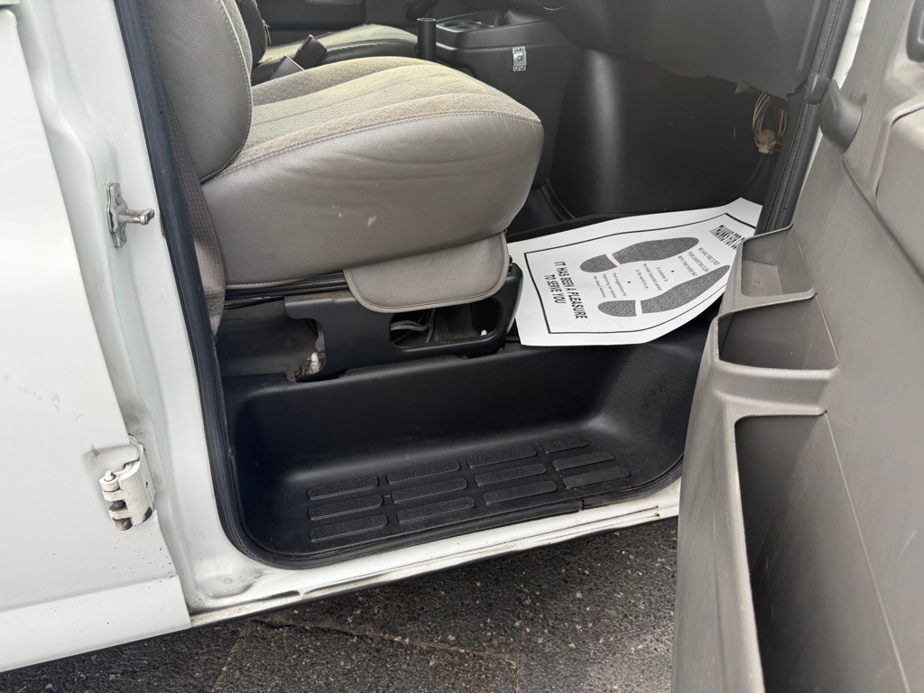 2013 Chevrolet Express Image 34
