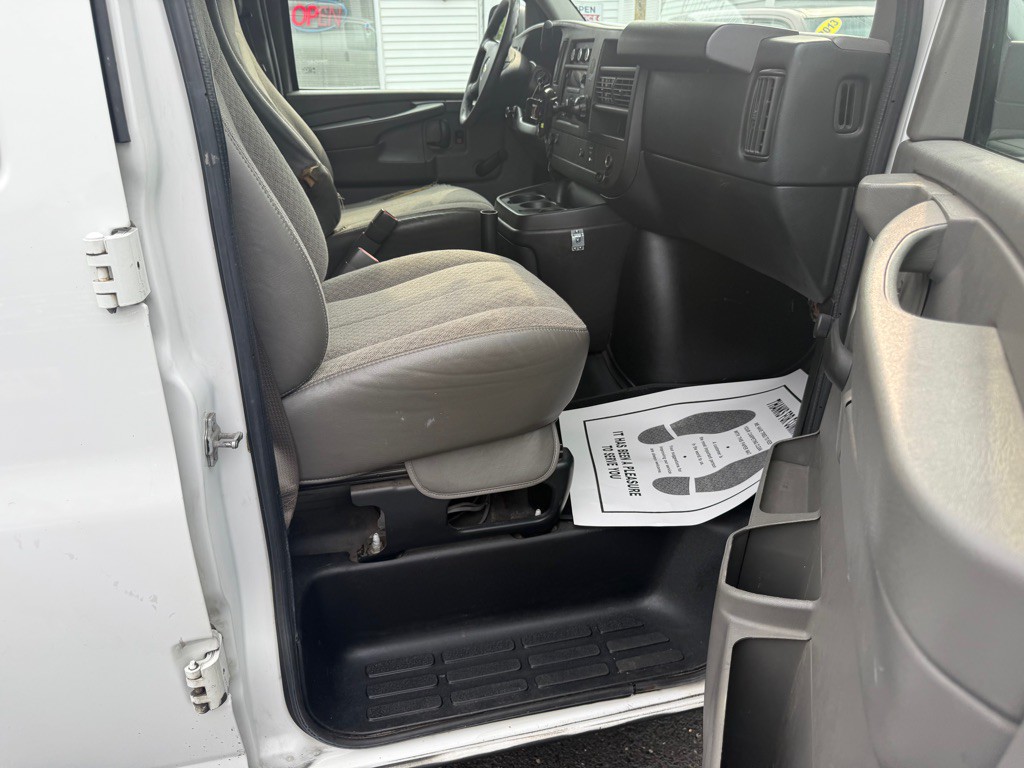 2013 Chevrolet Express Image 36