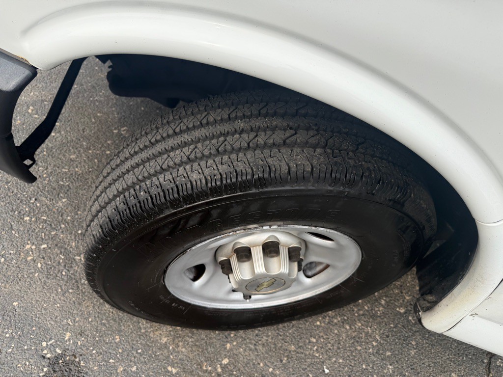 2013 Chevrolet Express Image 37