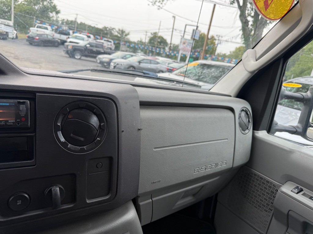 2010 Ford Econoline Image 17
