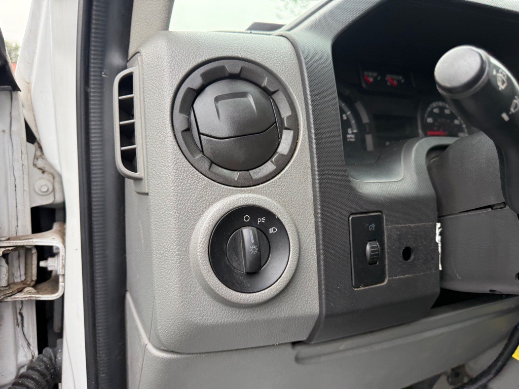 2010 Ford Econoline Image 19
