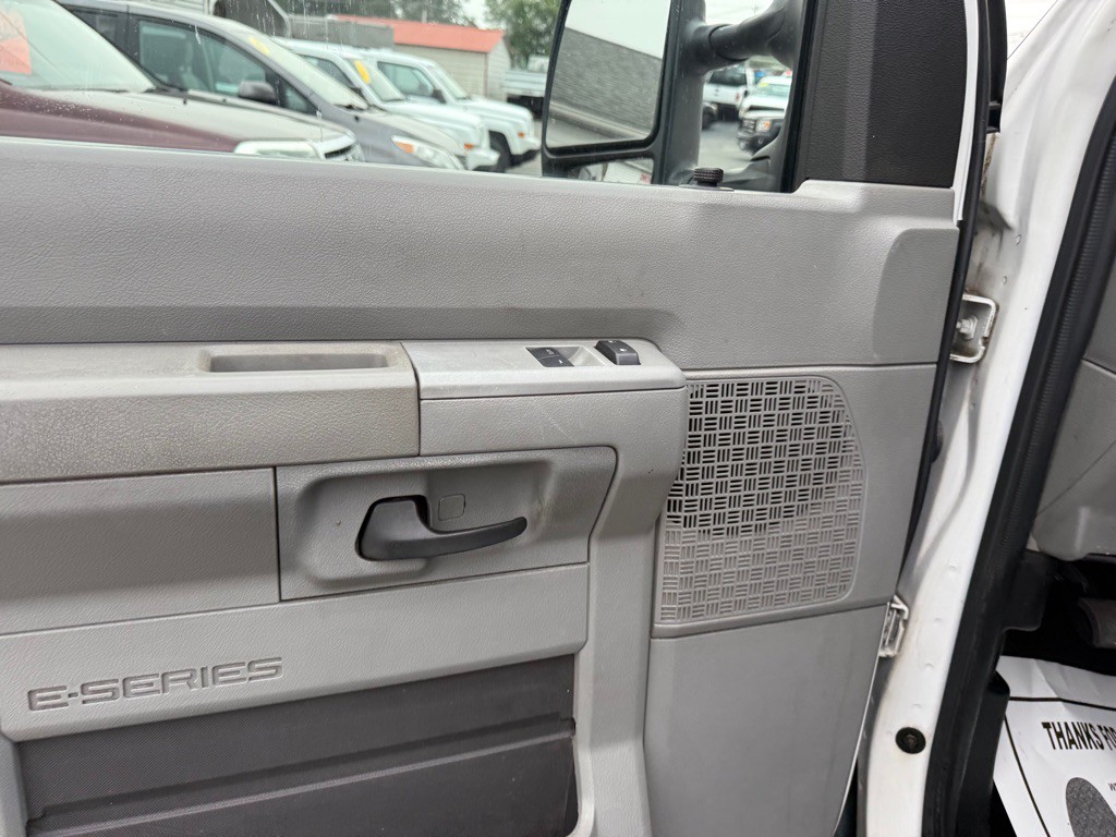 2010 Ford Econoline Image 20