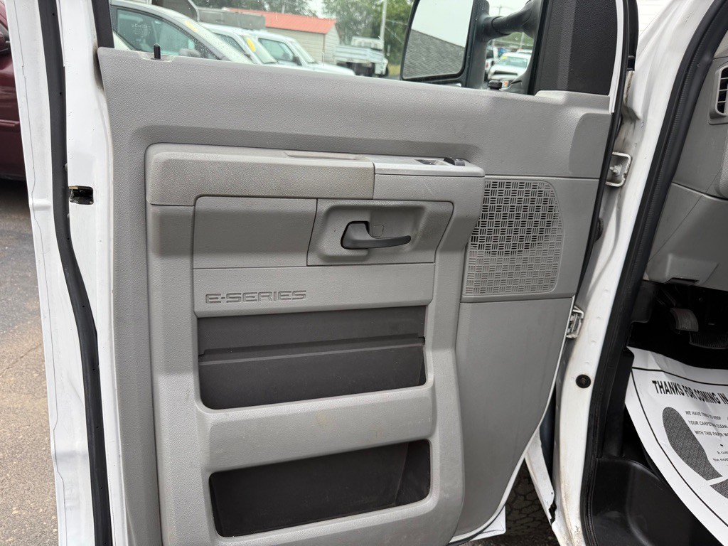 2010 Ford Econoline Image 21