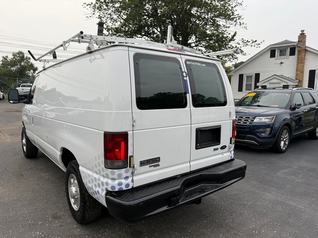 2010 Ford Econoline Image 3