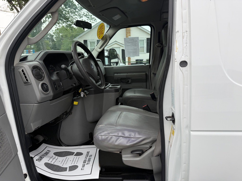 2010 Ford Econoline Image 10