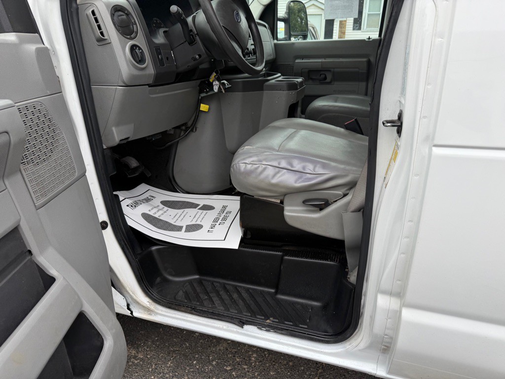 2010 Ford Econoline Image 11