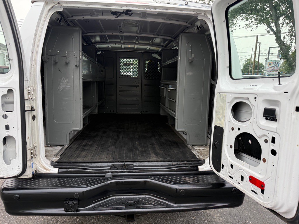 2010 Ford Econoline Image 26