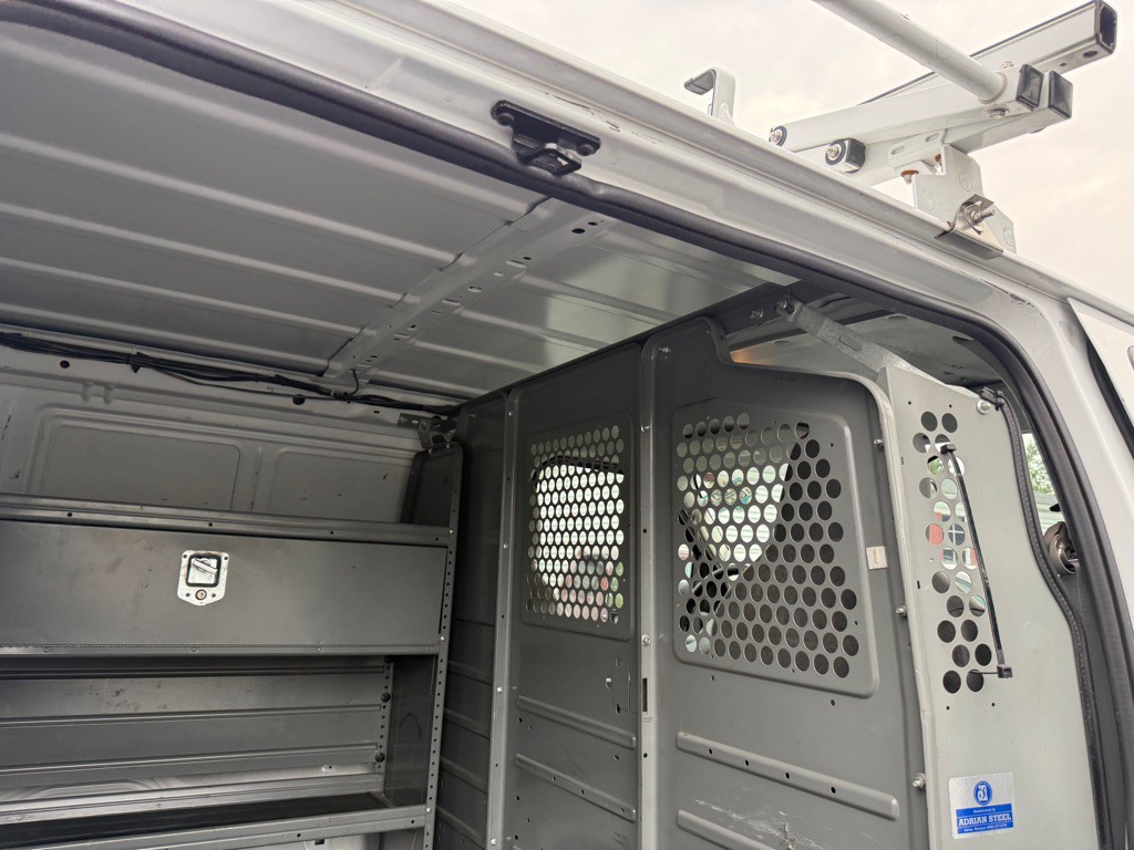 2010 Ford Econoline Image 32