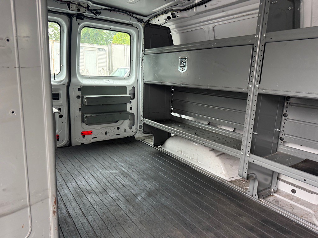 2010 Ford Econoline Image 33