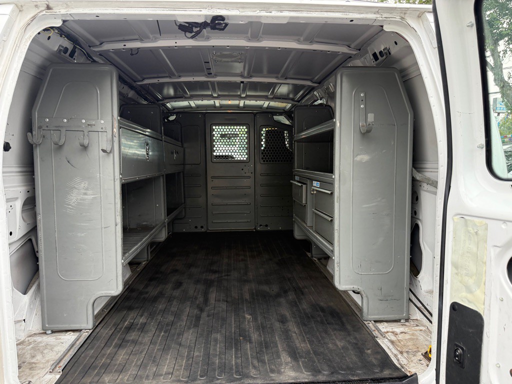 2010 Ford Econoline Image 34