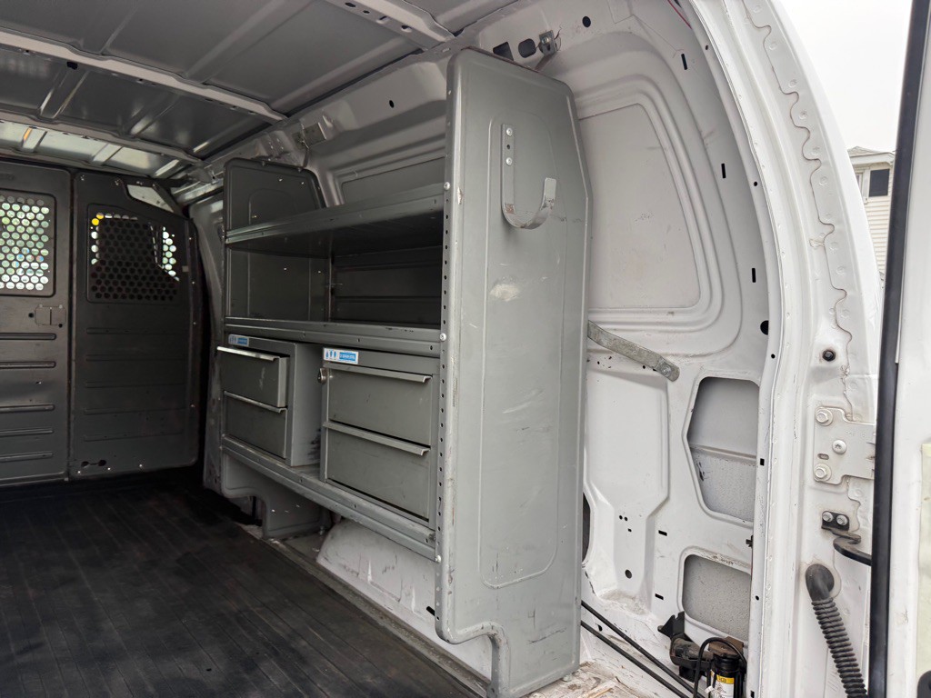 2010 Ford Econoline Image 35