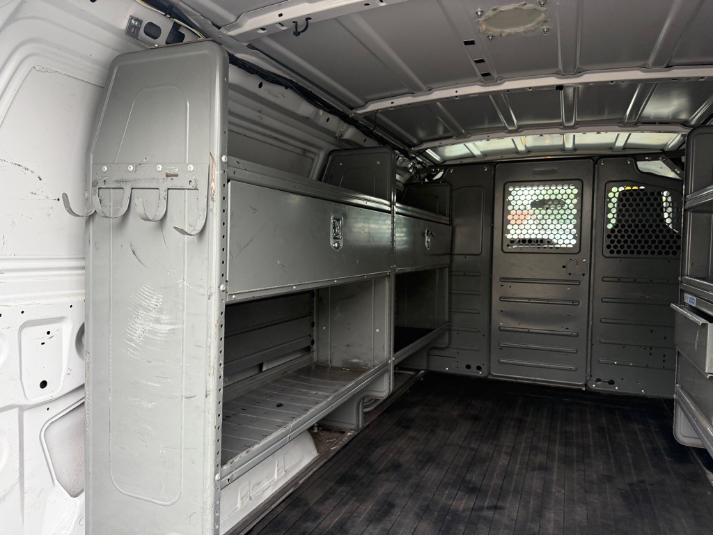 2010 Ford Econoline Image 37