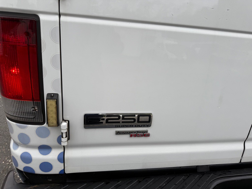 2010 Ford Econoline Image 39