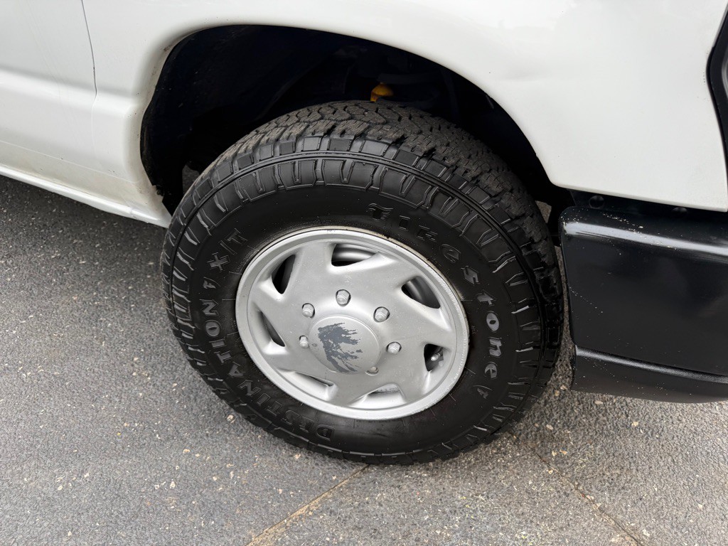 2010 Ford Econoline Image 41