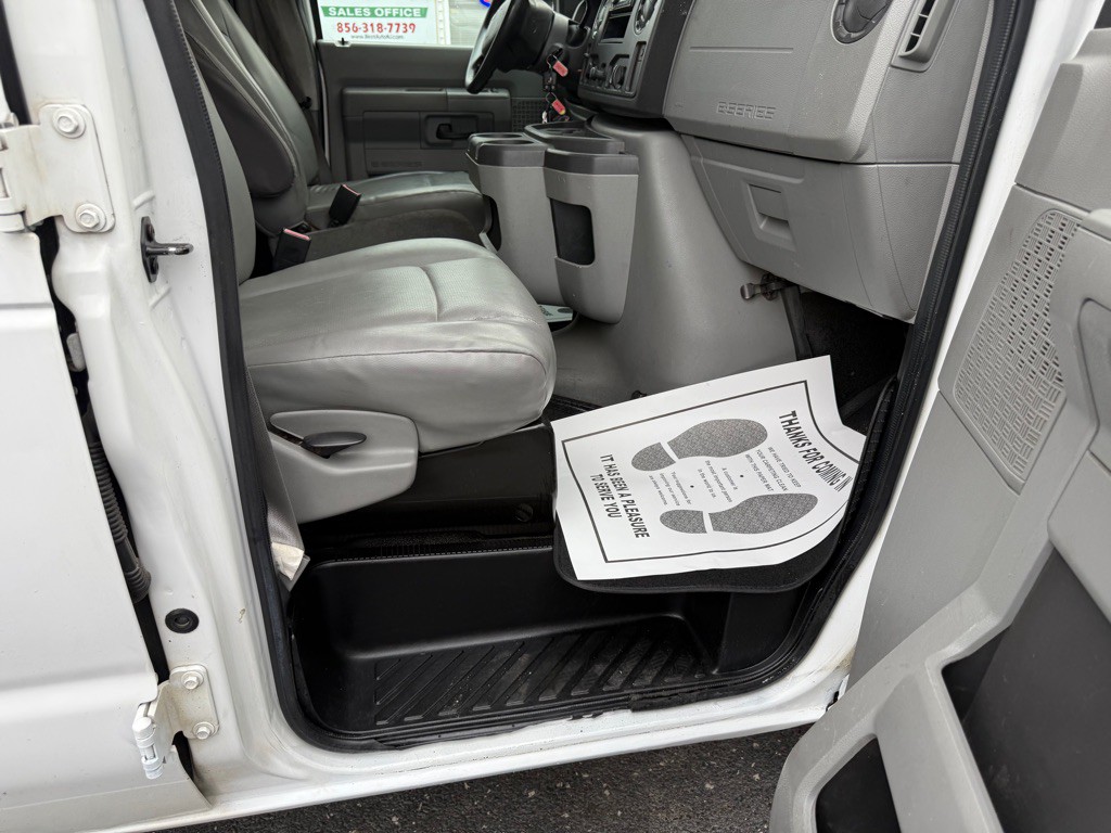 2010 Ford Econoline Image 43