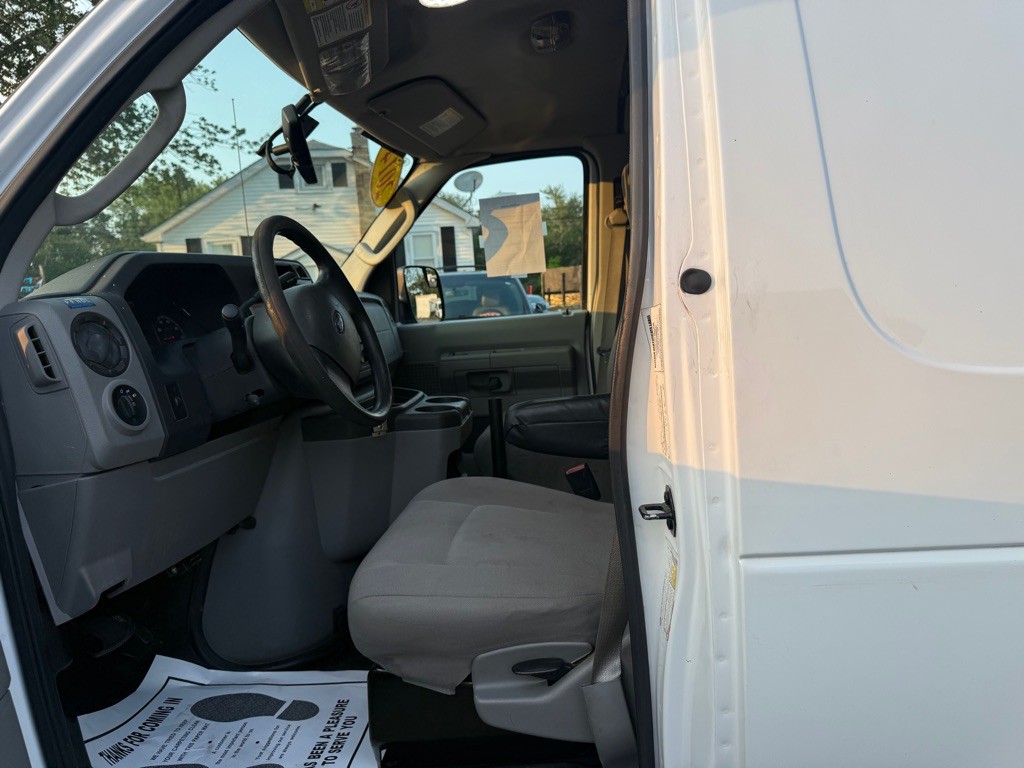 2014 Ford Econoline Image 10