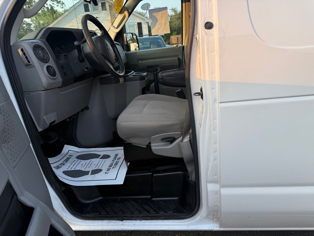 2014 Ford Econoline Image 11