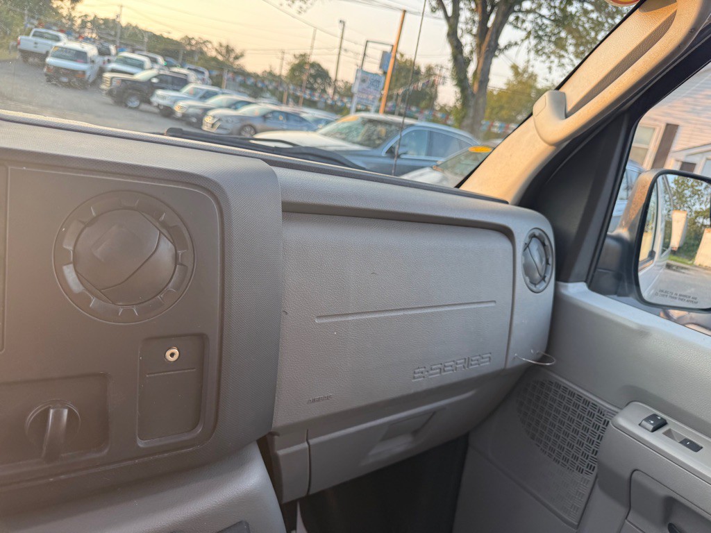 2014 Ford Econoline Image 13