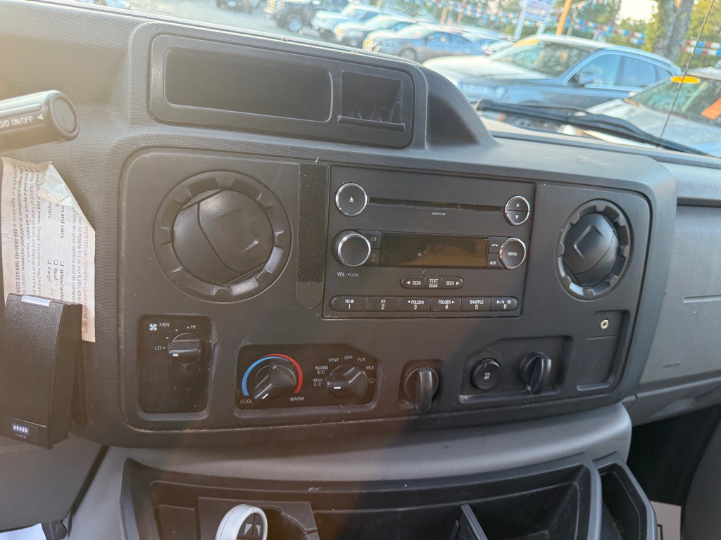 2014 Ford Econoline Image 17
