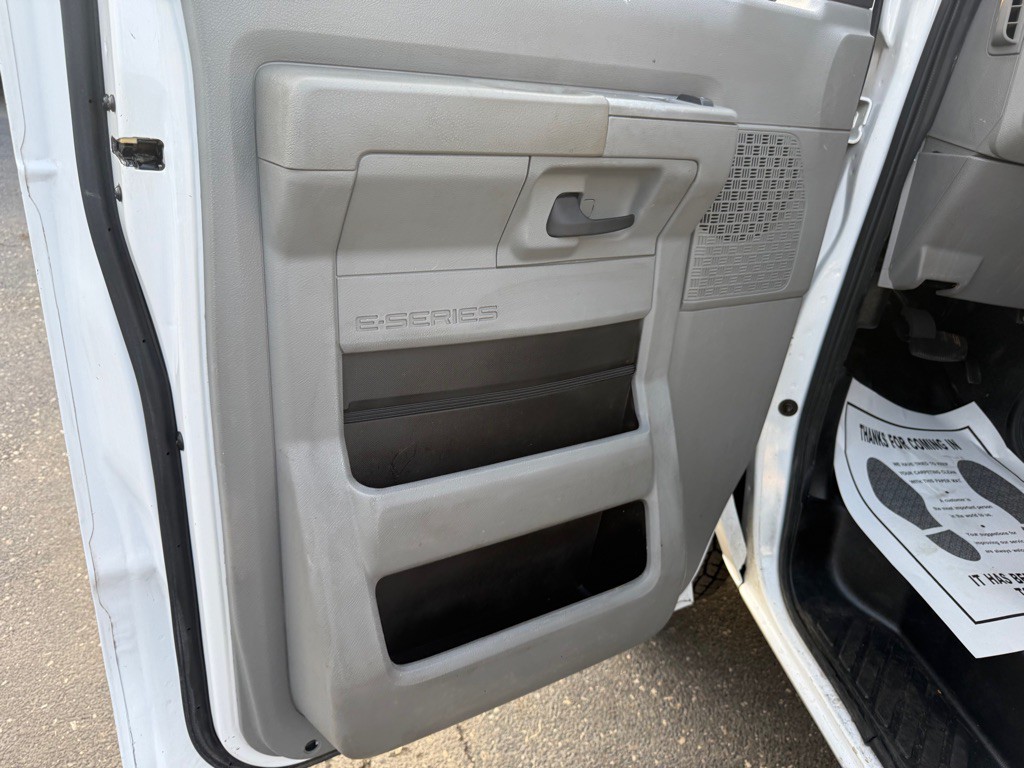 2014 Ford Econoline Image 23